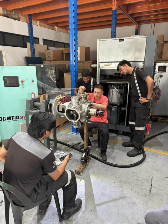 開山集團正力精工展開海外巡檢及培訓(xùn)(圖5) 開山集團正力精工展開海外巡檢及培訓(xùn)(圖5)