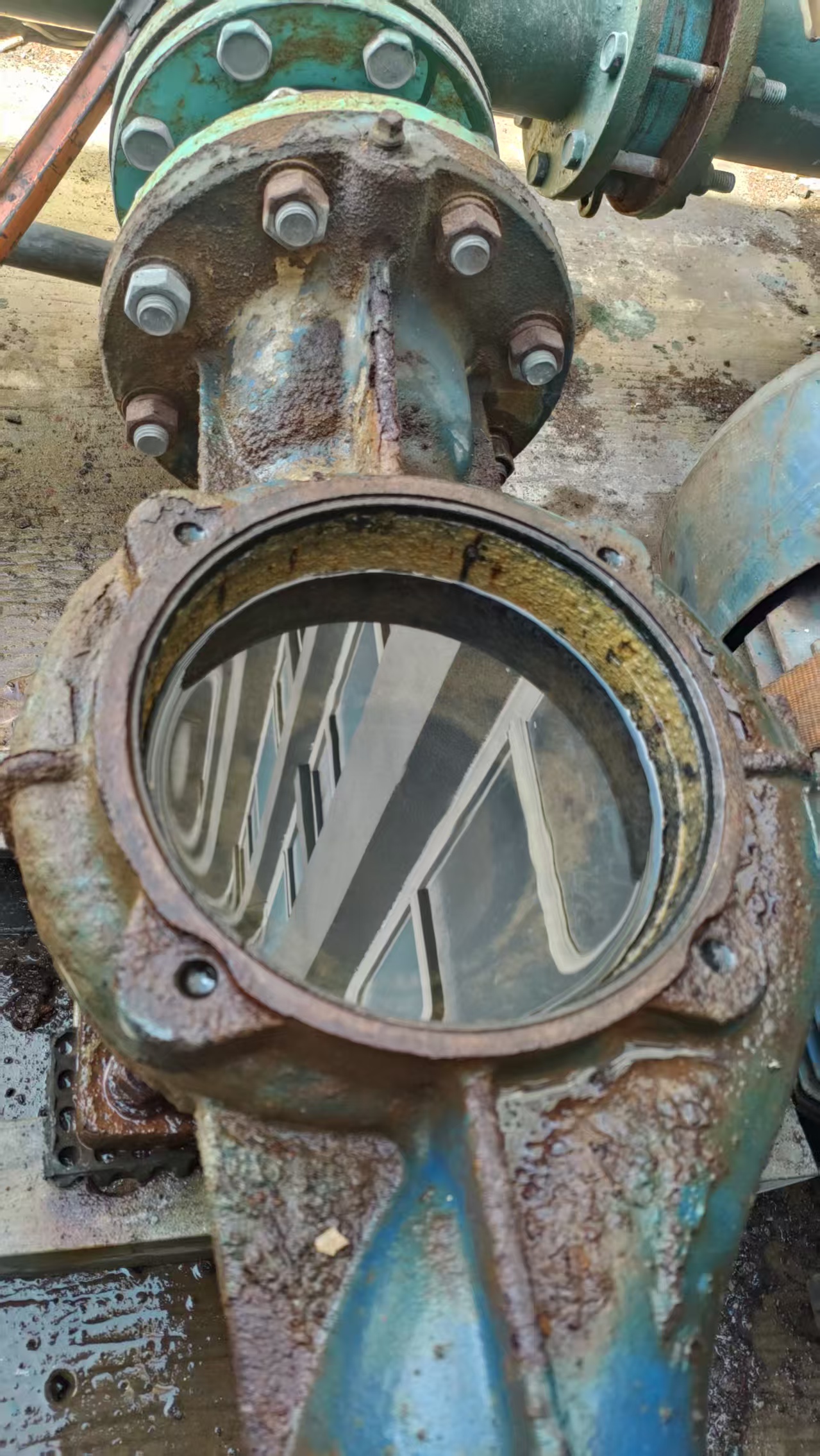 漳州某廠空壓機冷卻塔水泵維修