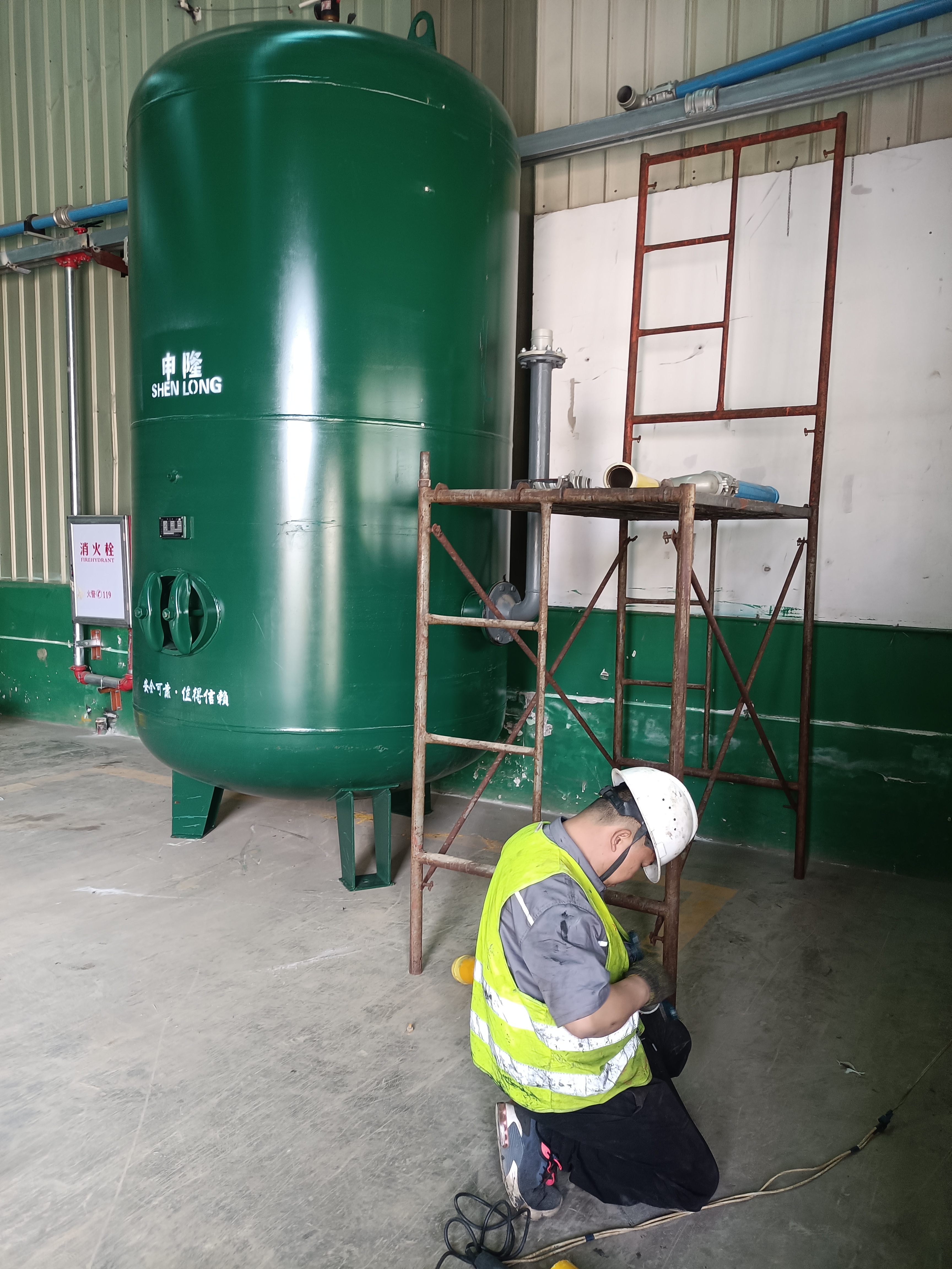 福建省某鋼材廠儲(chǔ)氣罐到期更換(圖1)